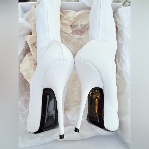 𝐁𝐚𝐥𝐞𝐧𝐜𝐢𝐚𝐠𝐚 𝐁𝐥𝐚𝐧𝐜 𝐉𝐞𝐫𝐬𝐞𝐲 𝐂𝐫𝐞𝐩𝐞 𝐎𝐯𝐞𝐫 𝐓𝐡𝐞 𝐊𝐧𝐞𝐞 𝐁𝐨𝐨𝐭𝐬. 𝐔𝐒/𝟏𝟎 - Picture 2 of 9